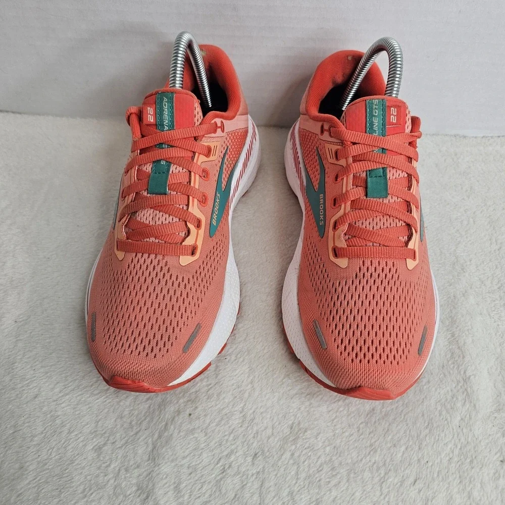 Brooks Adrenaline GTS 22 Women Size 8B Running Shoes Orange Coral